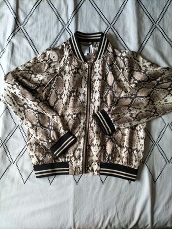 Veste légère blouson coupe bombers imitation peau de serpent Jennyfer taille M