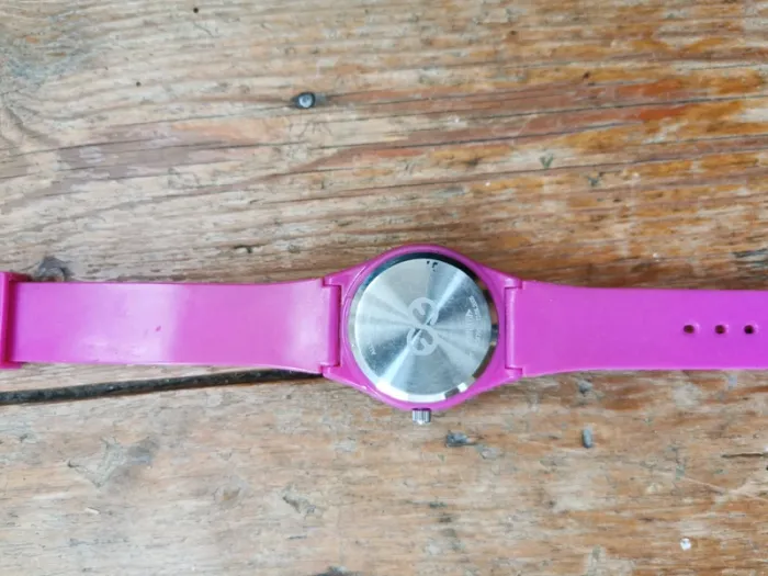 Montre rose Escada - photo numéro 4