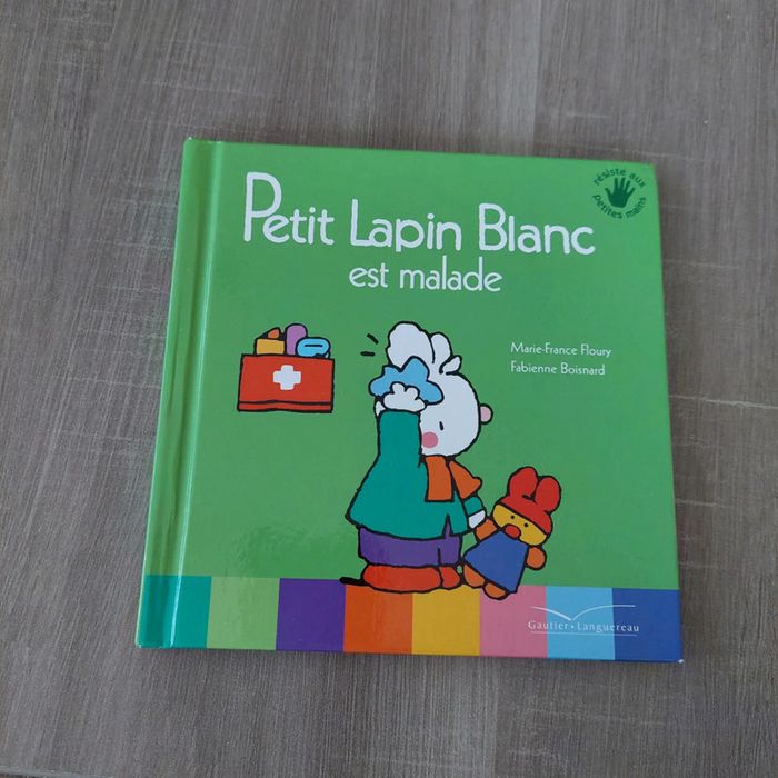 Livre petit lapin blanc
