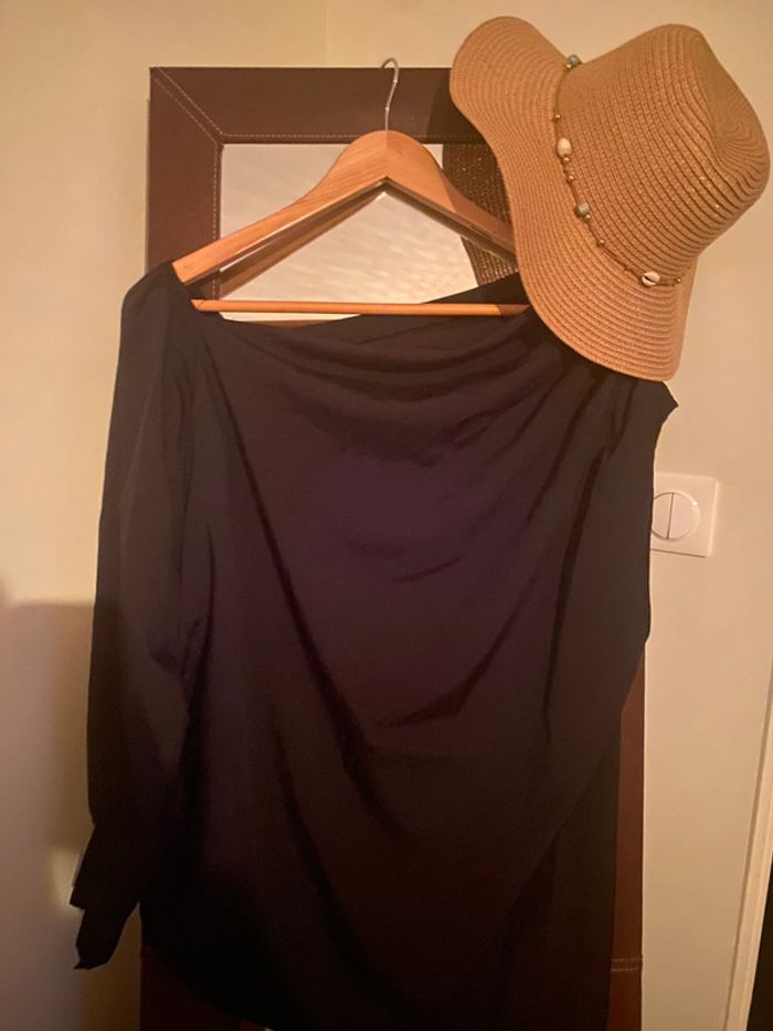 Blouse noire asymétrique