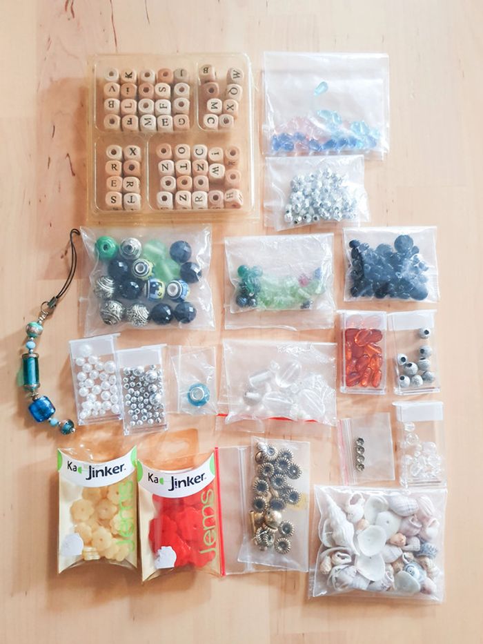 Lot de perles fantaisies - Diverses marques - + de 430 perles