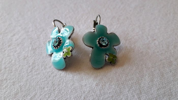 Boucles d oreille fleur bleue - photo numéro 3