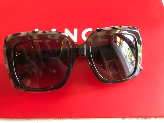 Magnifique grande lunette de soleil ( Marque LANCEL)