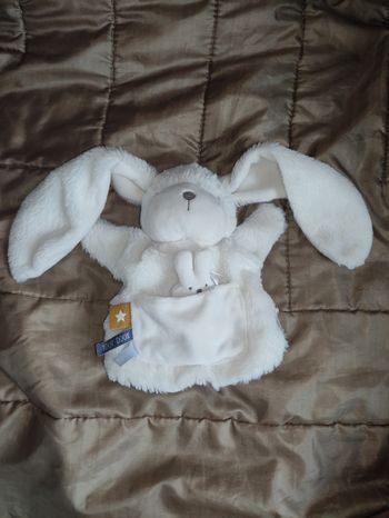 Doudou Marionnette lapin tape à l'œil