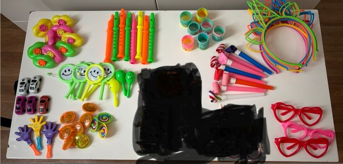 Lot de 70 jouets assortiments enfant fête - photo numéro 1