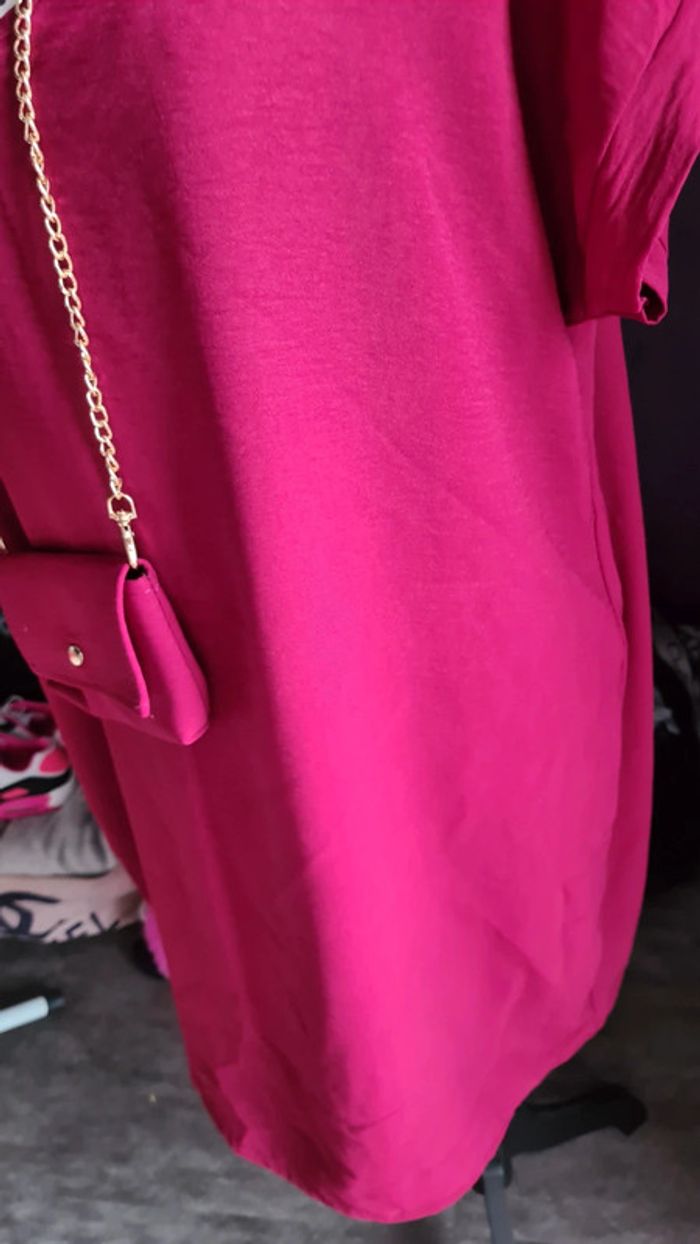 Robe bordeaux avec sa pochette - photo numéro 3