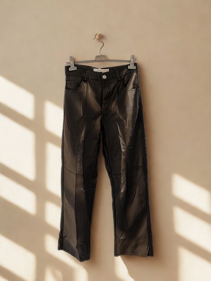 Pantalon en simili cuir Bershka