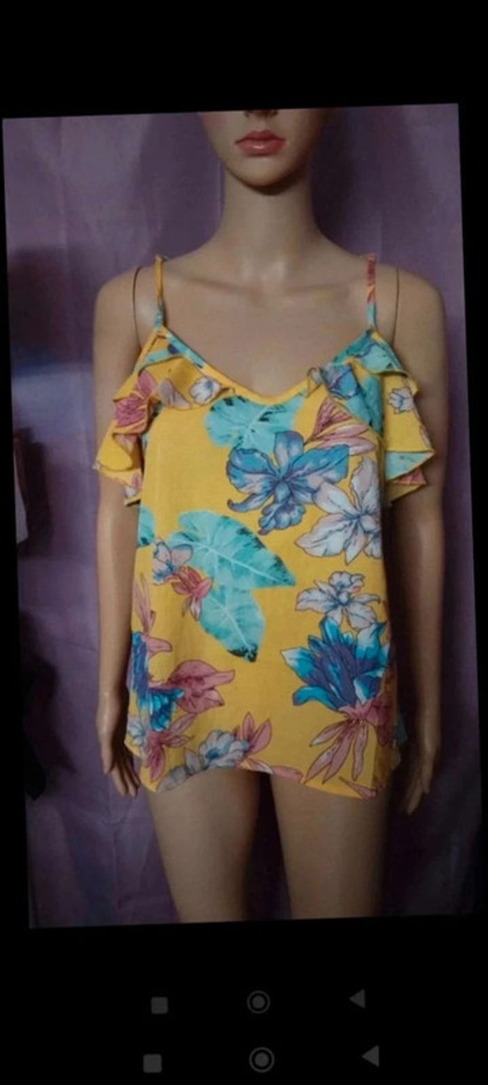 Haut top fleuris jaune  taille  s fluide