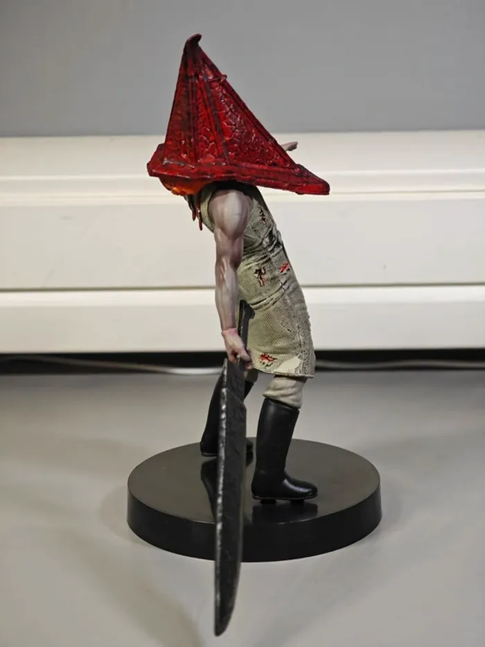 Figurine Silent Hill Pyramid head 18cm Neuve en boîte - photo numéro 5