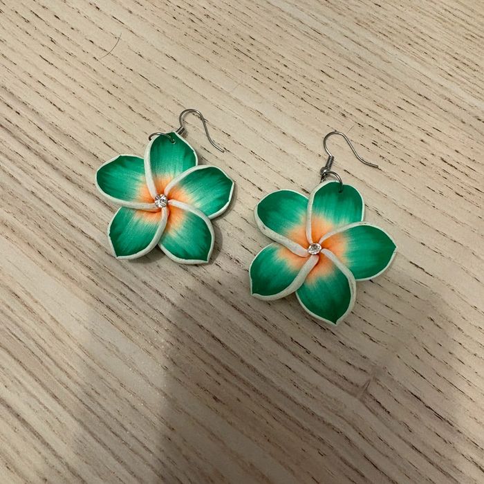 Boucles d’oreilles fleurs • vertes 🌿