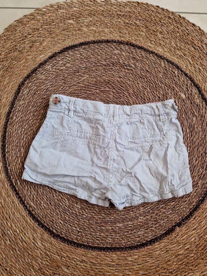 Joli short C&A taille 9 ans - photo numéro 2