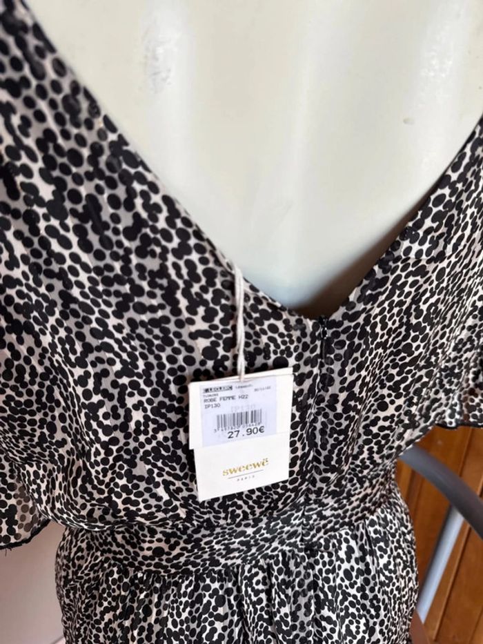Robe femme à motifs. Avec dorures dos, collé face avant colleront. - photo numéro 5