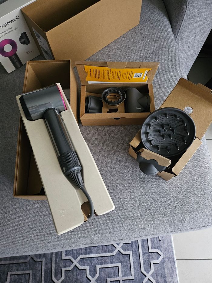 Sèche cheveux dyson  supersonique neuf - photo numéro 5