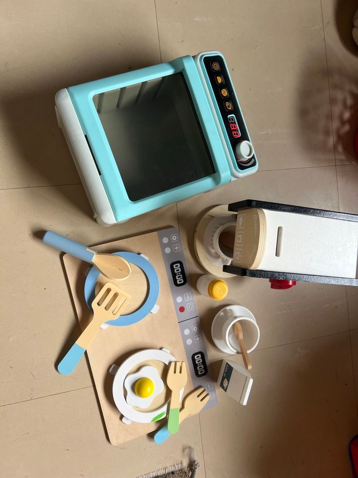 Ensemble cuisine pour enfant (four, cafetière, plaques + accessoires)