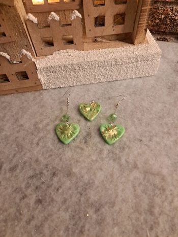 Boucles d'oreilles pendante cœur avec pendentif assortie