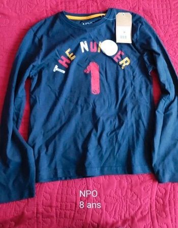 T-shirt npo neuf 8 ans