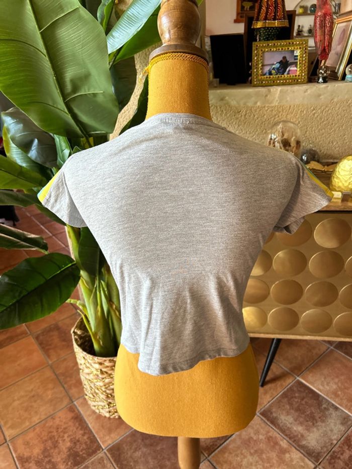 Primark t shirt avec bandes de couleurs taille 10 ans - photo numéro 4