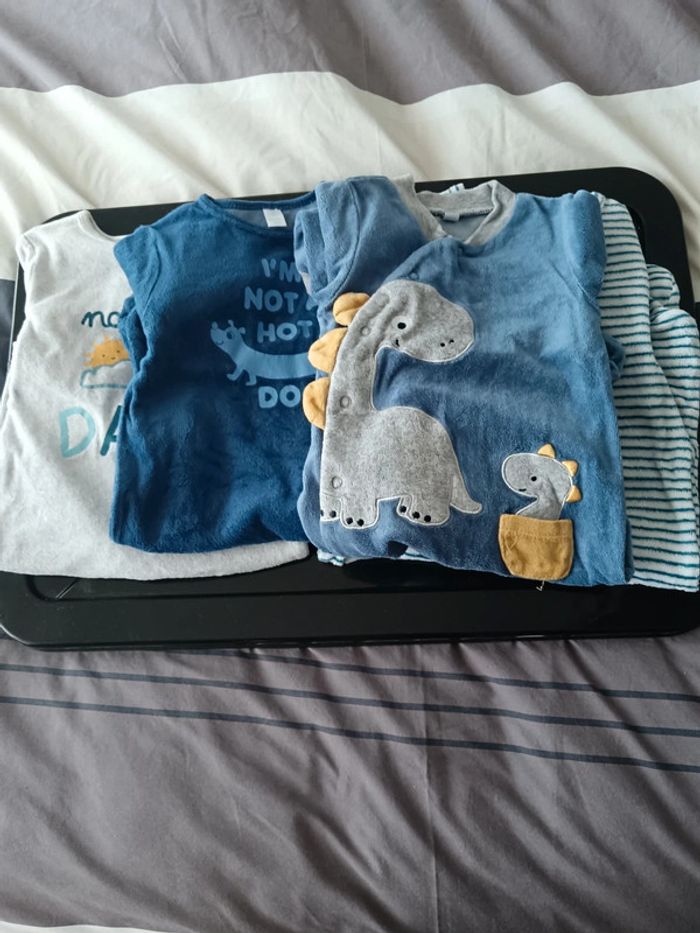 Lot de 4 pyjamas en 6 mois
