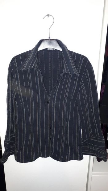 Chemise noire à rayures
