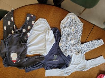 Lot de 5 bodies avec un legging assorti