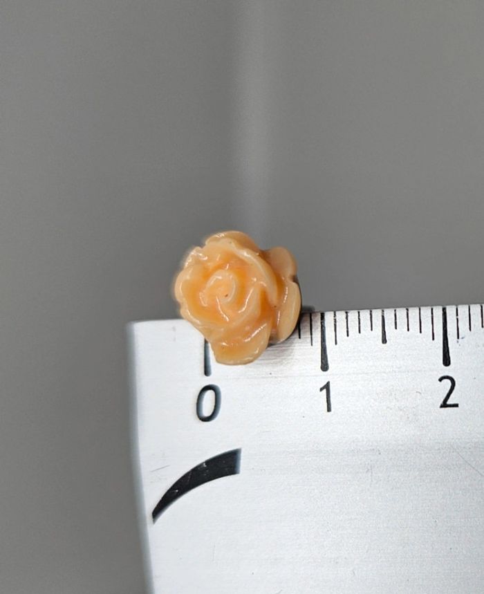 Paire de boucles d'oreilles.
Neuve.
Fleur abricot - photo numéro 4