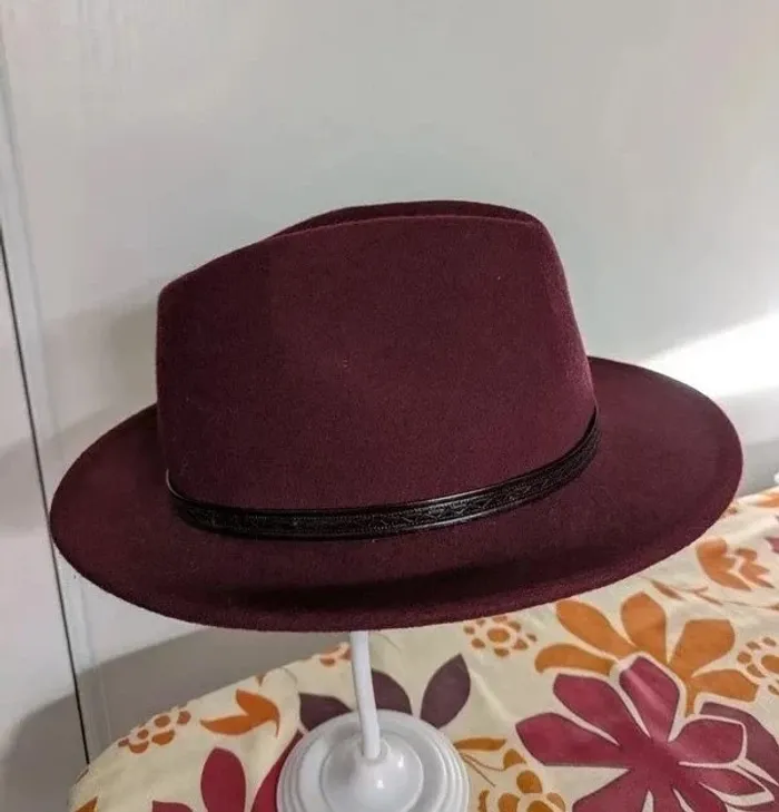 Chapeau 100% laine - Hologramme - Taille 55 - photo numéro 2