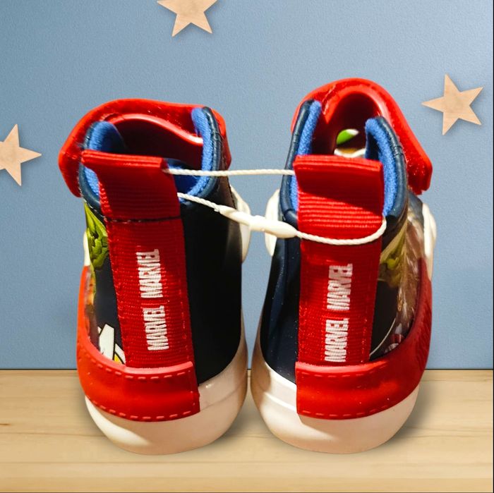 Basket Marvel taille 22 - photo numéro 3