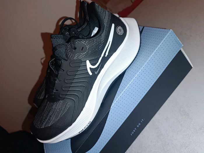 Baskets Nike taille 40 - photo numéro 1