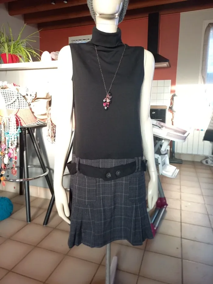 Robe noir 42/44 - photo numéro 3