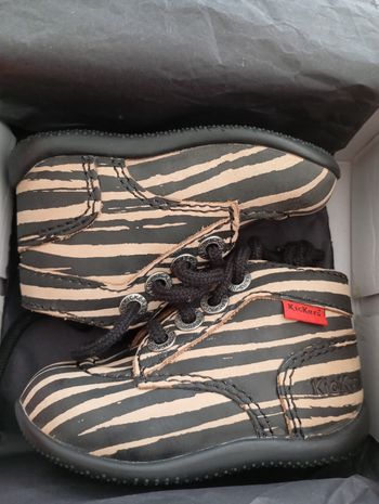 Kickers neuves mixte en taille 19