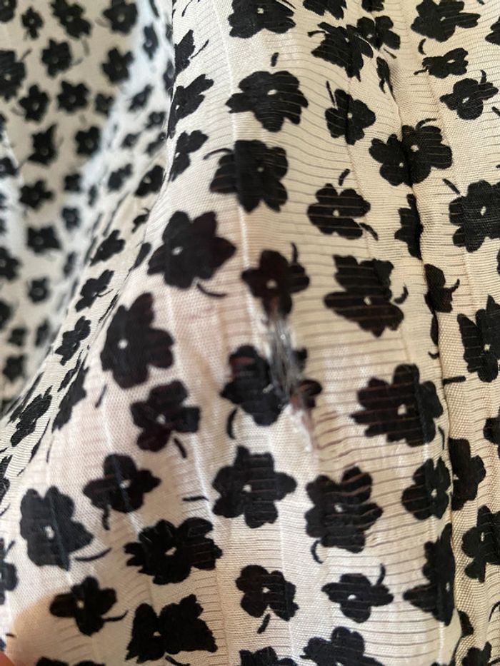 Robe longue liberty blanche avec motifs fleurs noires taille S / M - photo numéro 15