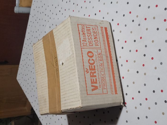 12 assiettes à dessert Vereco - neuf - vintage