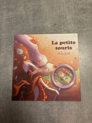 Livre mes petits albums, la petite souris et la dent