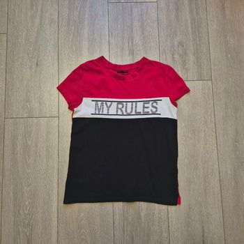 Maillot manche courte rouge, blanc et noir. Garçon 12 ans. Marque Kiabi 