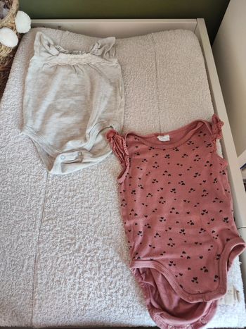 Lot de 2 bodys bodies sans manche Taille 6 mois (68cm) H&M / Minimimo