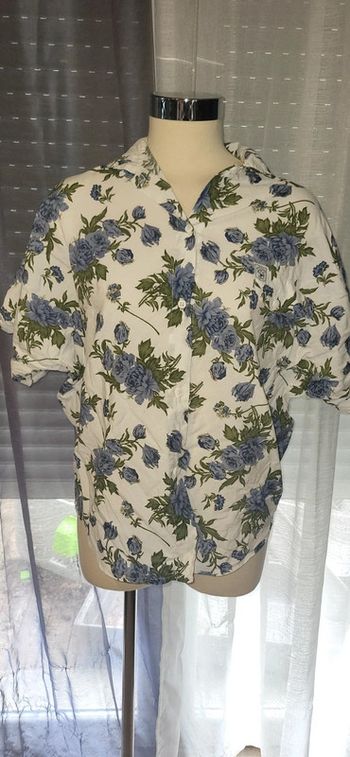 🌼 Chemise fleurie blanche et bleue - Élégante et fraîche