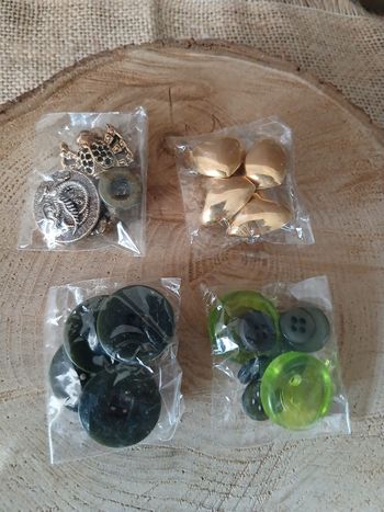 Lot de 4 sachets de boutons