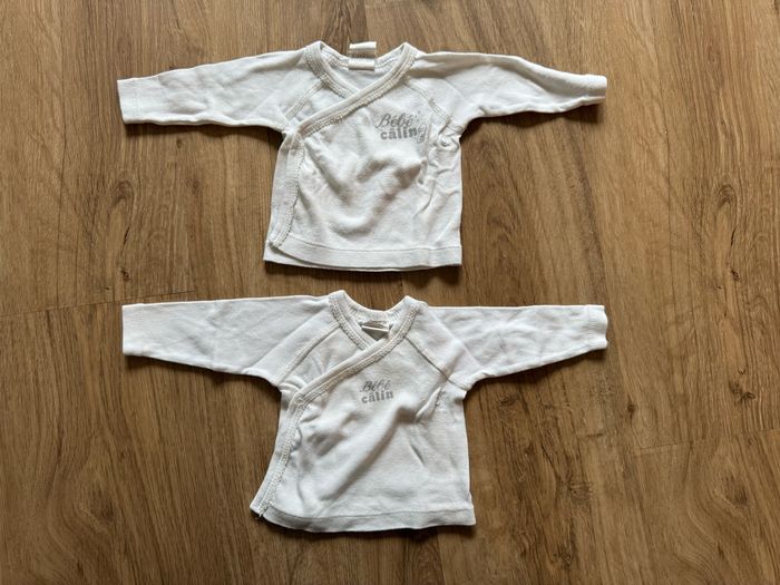 Lot de 2 brassières 1 mois mots d’enfants bébé câlin très bon état