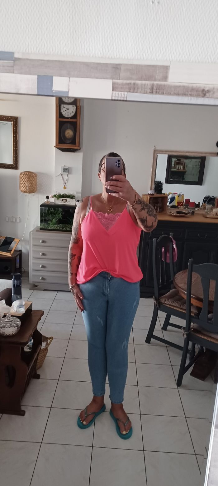 Très beau jeans femme T 14 = XXL  lisez bien l'annonce surtout - photo numéro 4