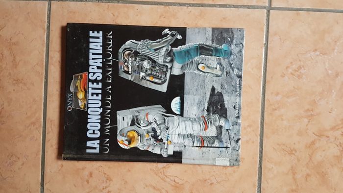 Livre " La Conquête Spatiale " d'Alex Barnett