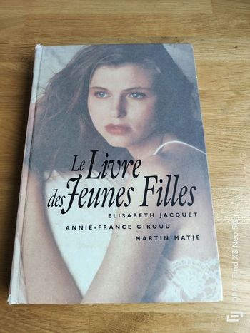 Le livre des jeunes filles