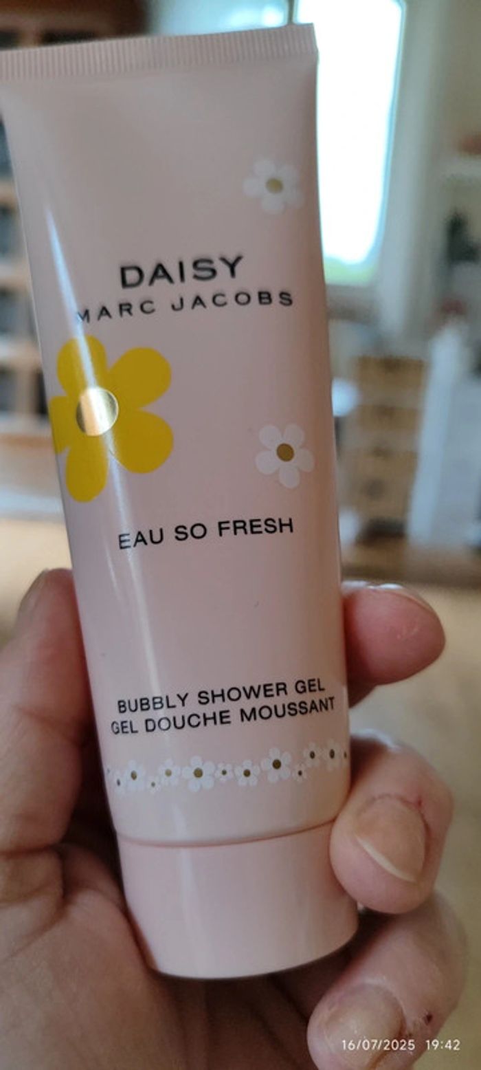 Marc Jacobs Eau So Fresh Bubbly Shower Gel/ gel douche moussant 75 ml - photo numéro 2