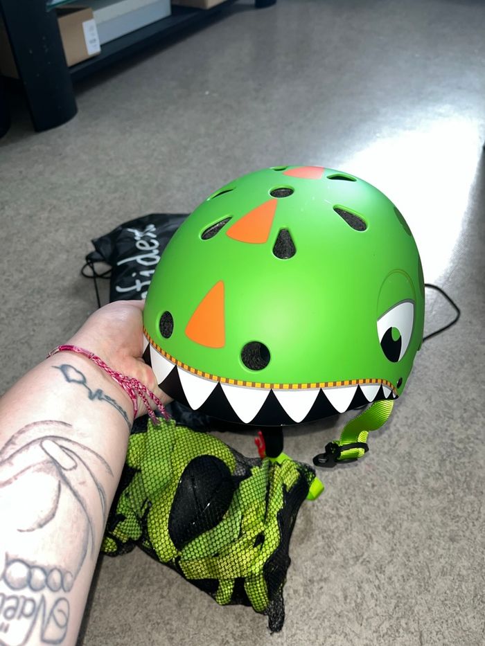 Casque de vélo avec coudière et genouillères - photo numéro 3