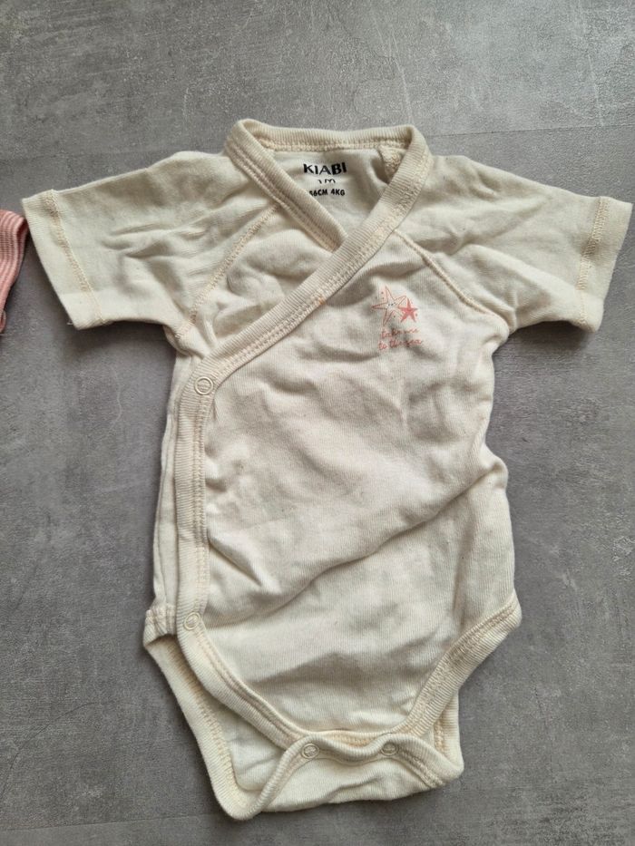 Lot de 3 bodies kiabi 1mois - photo numéro 4