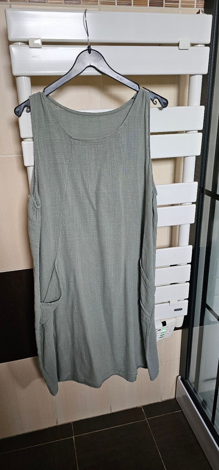 Robe sans manches - photo numéro 2