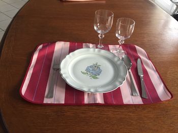 8 Sets de table neufs à rayures