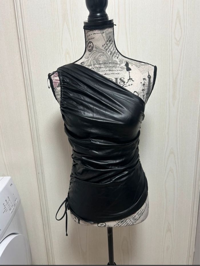 top zara en similicuir xs