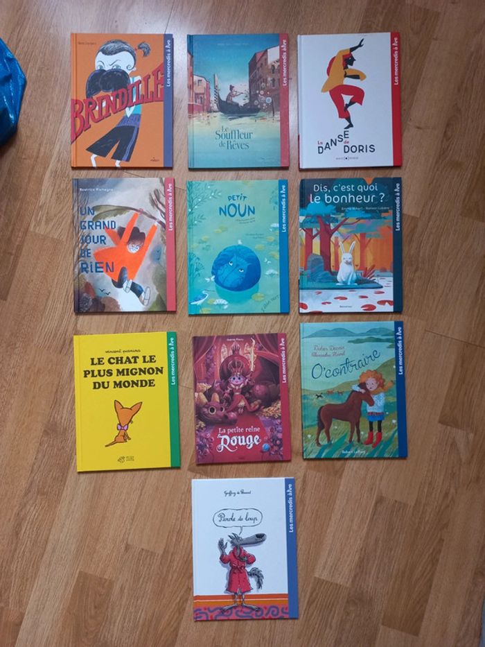 Lot de 10 livres d'histoires comme neuf - photo numéro 2