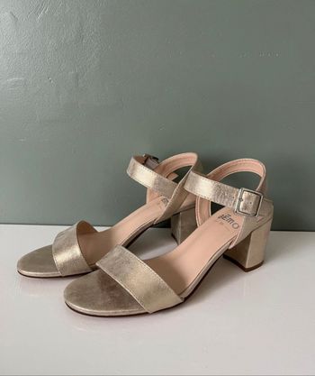 Chaussures talons dorés