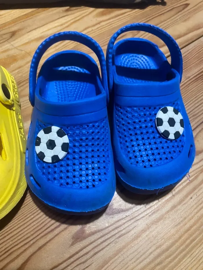 2 paires de crocs - photo numéro 3
